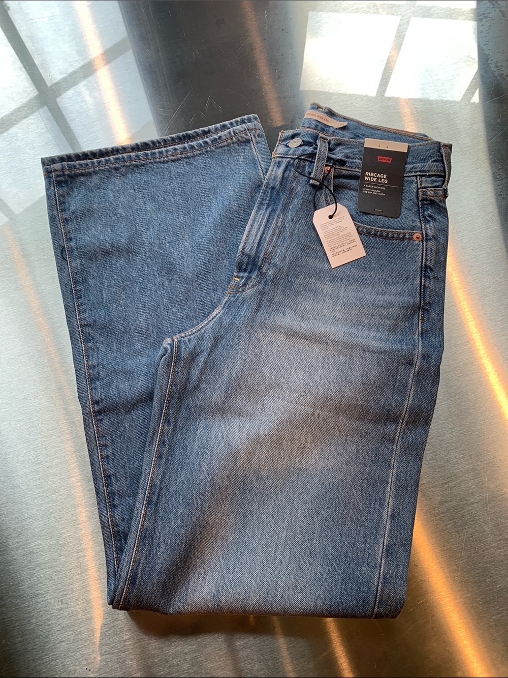 Levi's Women's Straight Leg Jeans in Light Blue Denim - Picture 4 of 6